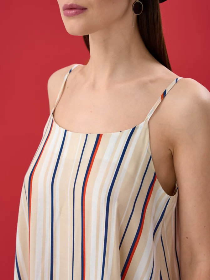 Платье-трапеция с открытой спиной