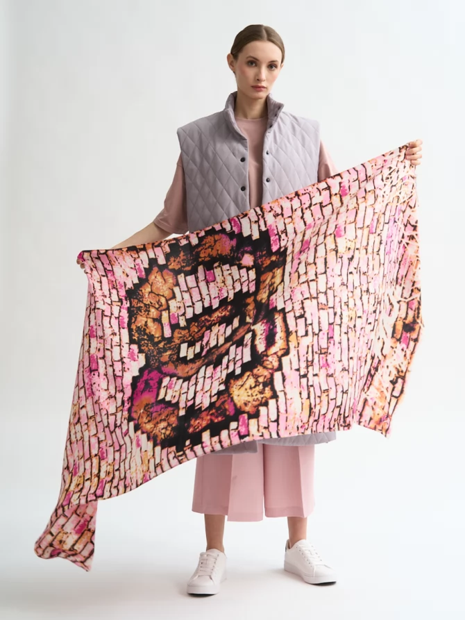 Палантин с абстрактным принтом