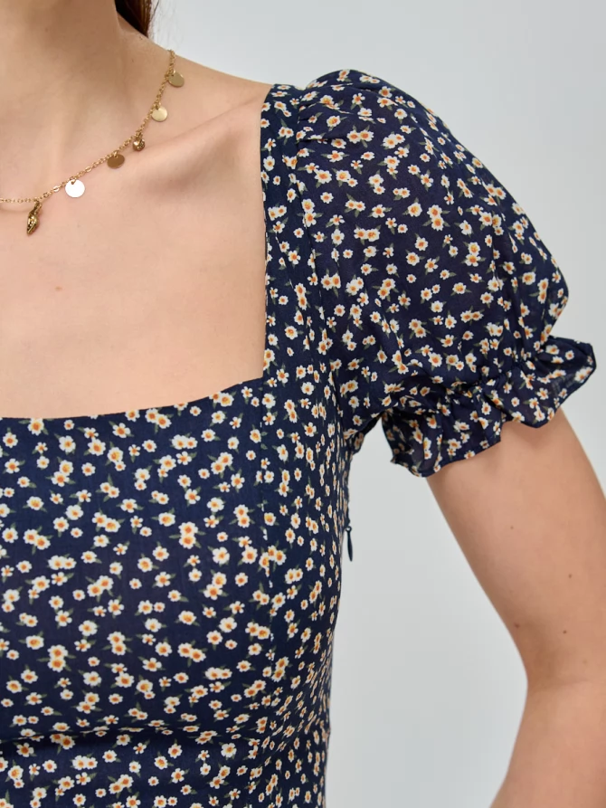 Платье из штапеля с цветочным принтом и резинкой по спинке