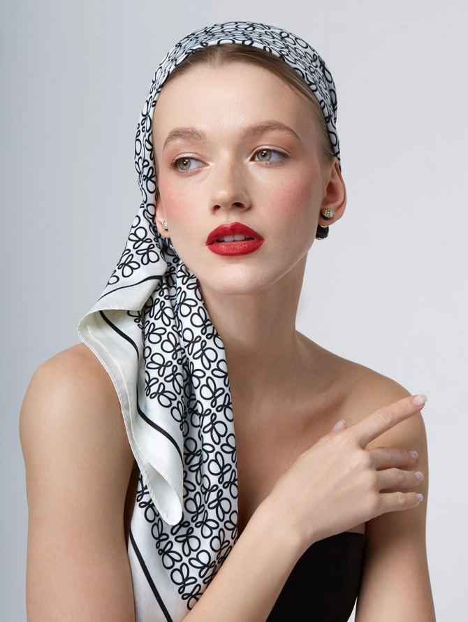 Платок с абстрактным узором KRD2-68-22