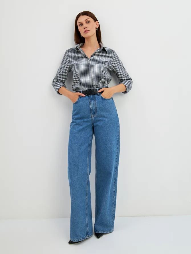 Блузка классическая с контрастной стойкой синяя клетка