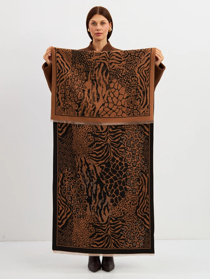 Палантин женский с анималистичным принтом