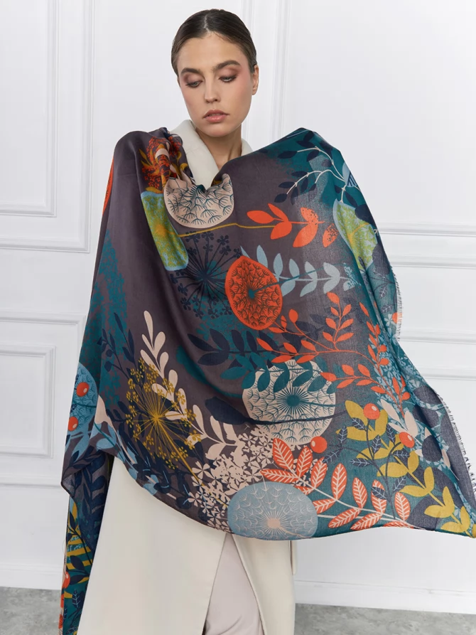 Палантин с двусторонним цветочным принтом