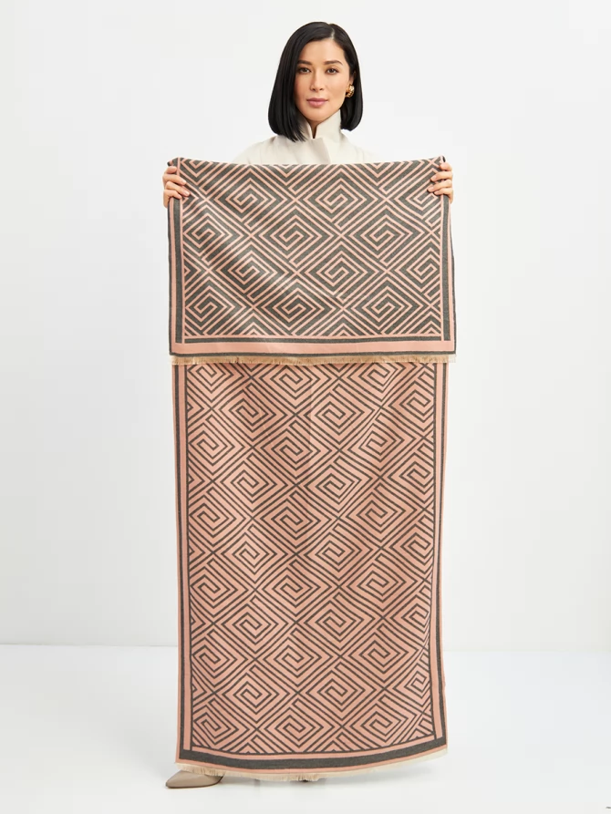 Палантин двусторонний с геометрическим узором