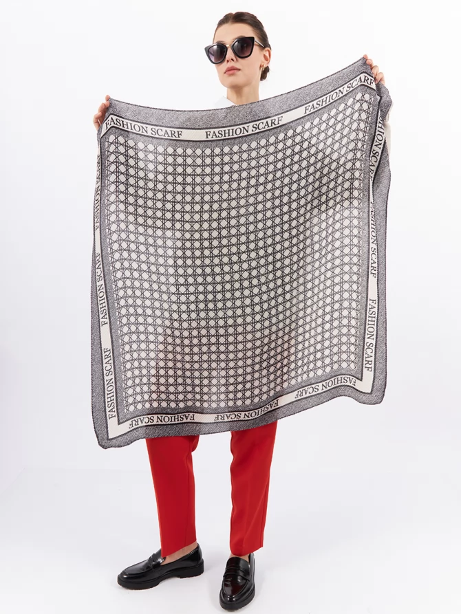 Платок двусторонний жатый с геометрическим узором