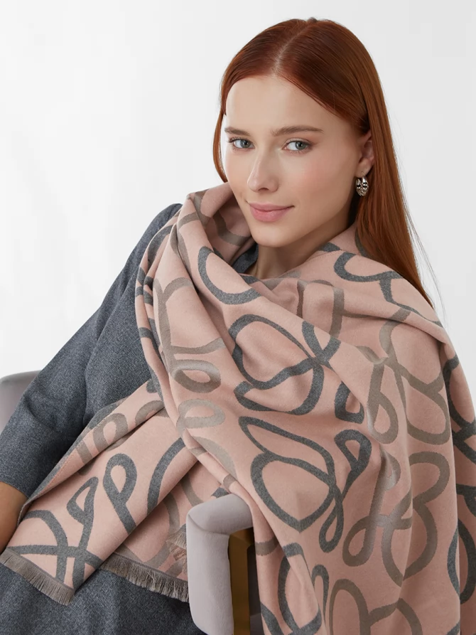 Палантин двусторонний с абстрактным принтом