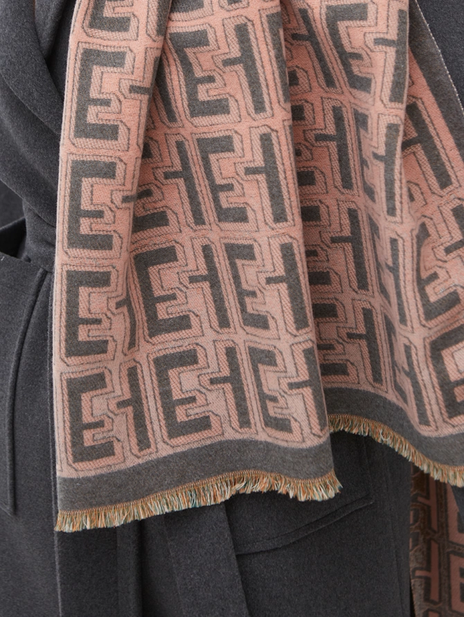 Палантин женский двусторонний с геометрическим узором