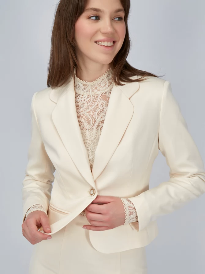 Жакет укороченный бежевый