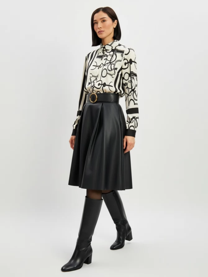 Блузка из атласной ткани  OD-887-1 черно-белая