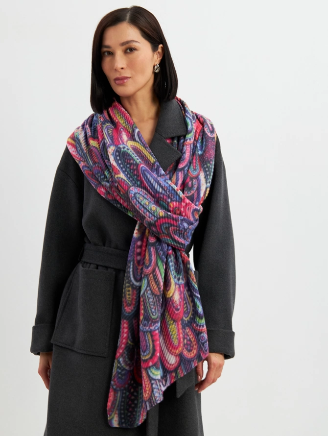 Палантин женский двусторонний с жатой текстурой и ярким принтом