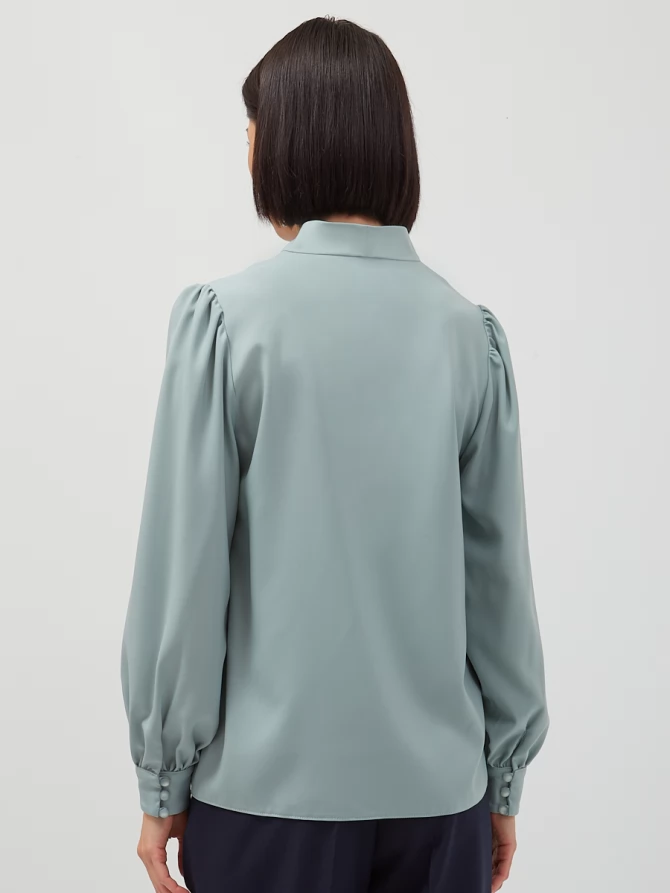 Блуза прямого кроя с V-образным вырезом и пышными рукавами