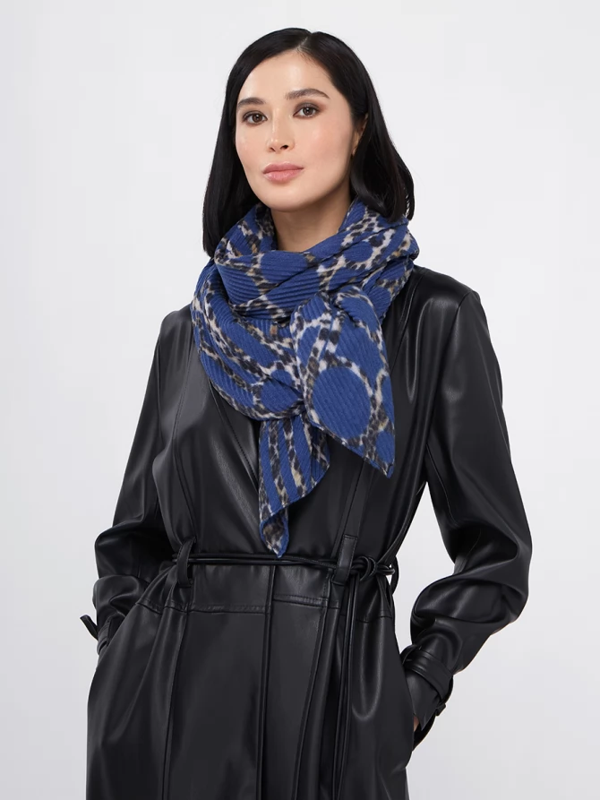Палантин женский двусторонний с жатой текстурой и анималистичным принтом