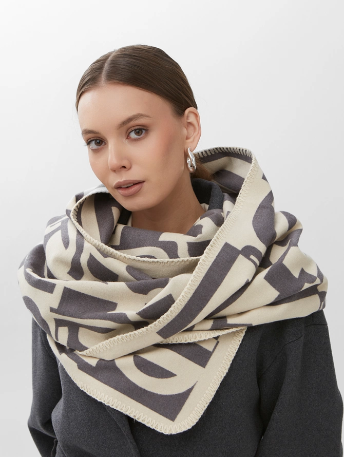 Палантин женский двусторонний с графическим принтом