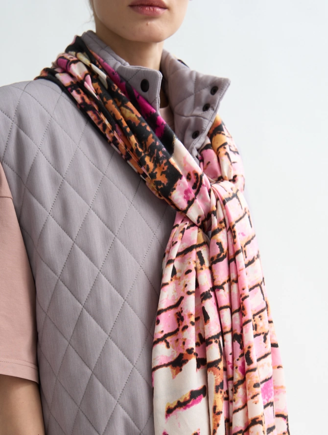 Палантин с абстрактным принтом