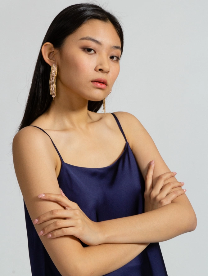 Атласный топ-трапеция с асимметричным низом