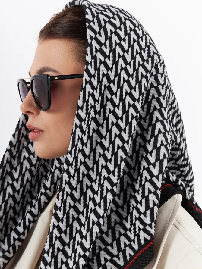Платок женский с геометрическим принтом