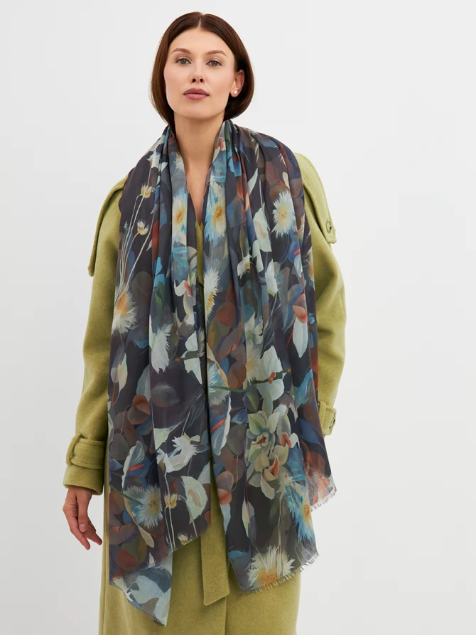 Палантин женский с нежным цветочным принтом
