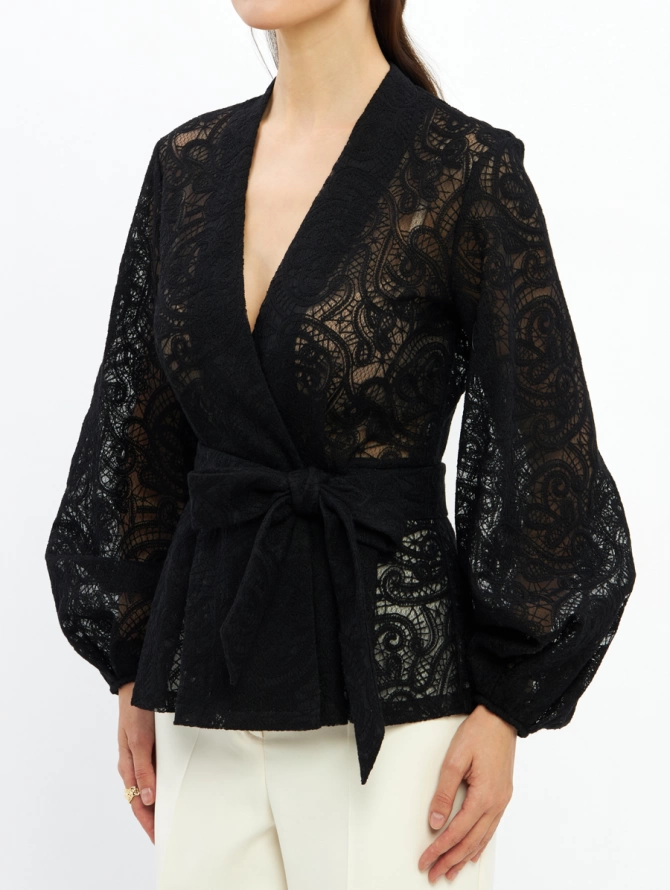 Блузка из кружева с баской и поясом, черная