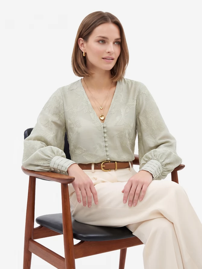 Блуза с вышивкой полынь