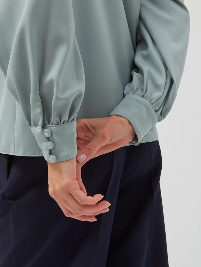 Блуза прямого кроя с V-образным вырезом и пышными рукавами