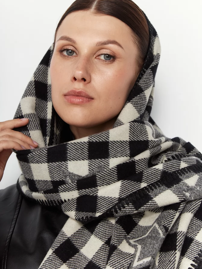 Палантин в клетку со звездами