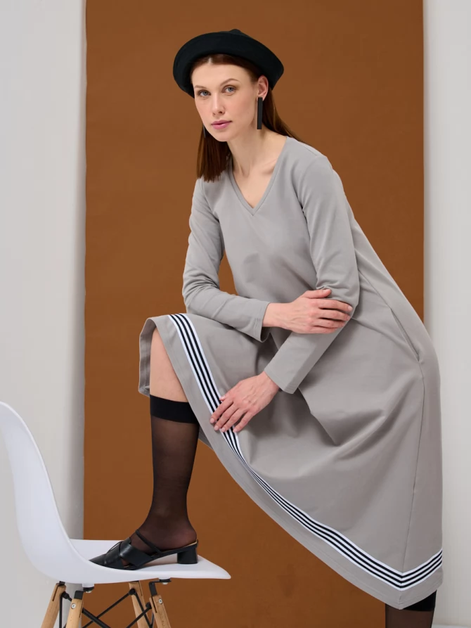 Платье с тесьмой по низу