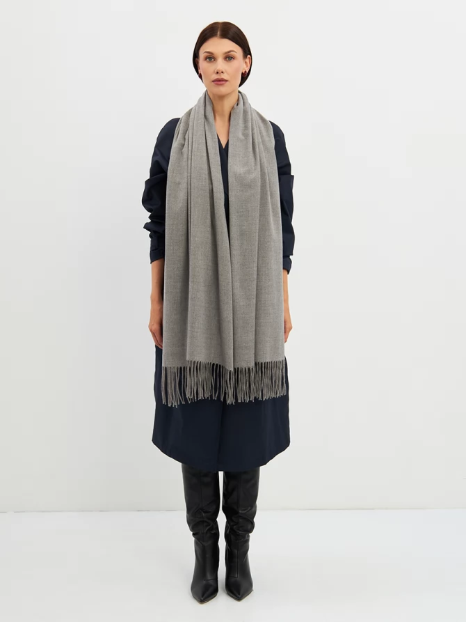 Палантин женский двусторонний серый с кистями