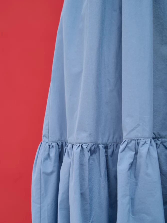 Платье миди с воланом голубое