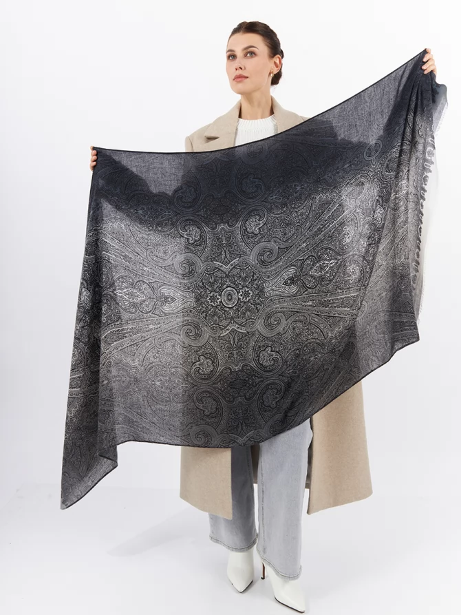 Палантин женский с узором пейсли серый