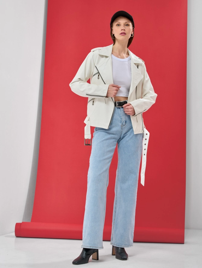 Куртка-косуха из эко-кожи молочного цвета