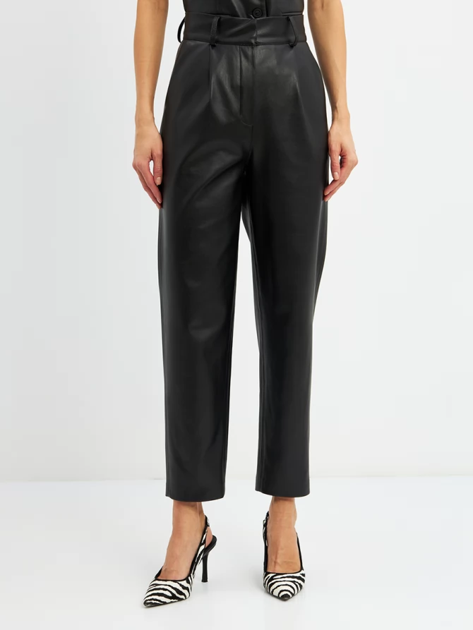 Брюки укороченные из зко-кожи  OD-882-1 черный