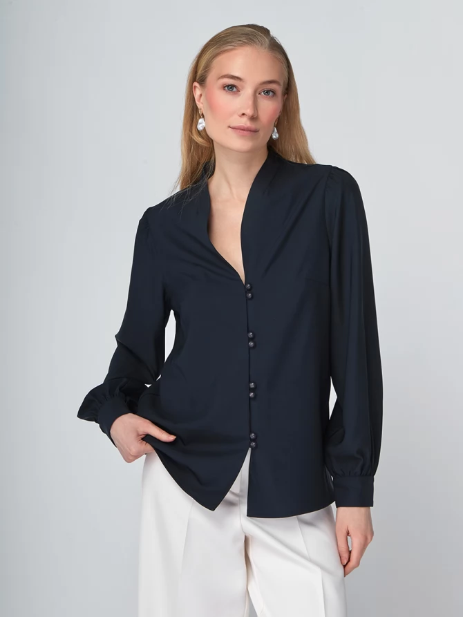 Блуза с вырезом темно-синяя   