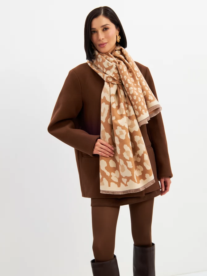 Палантин женский с анималистичным принтом