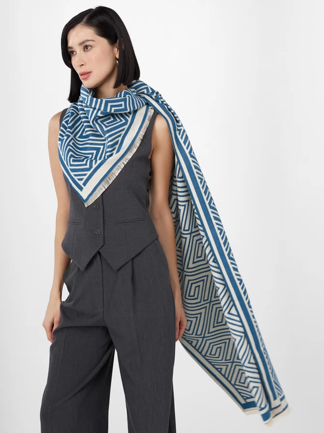 Палантин двусторонний с геометрическим принтом