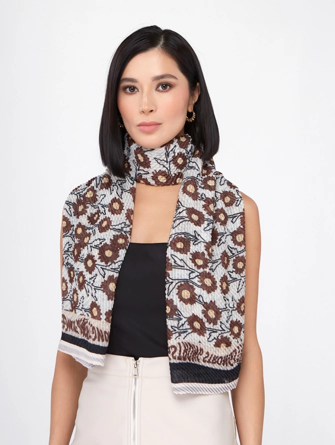 Палантин женский с цветочным принтом и жатой фактурой