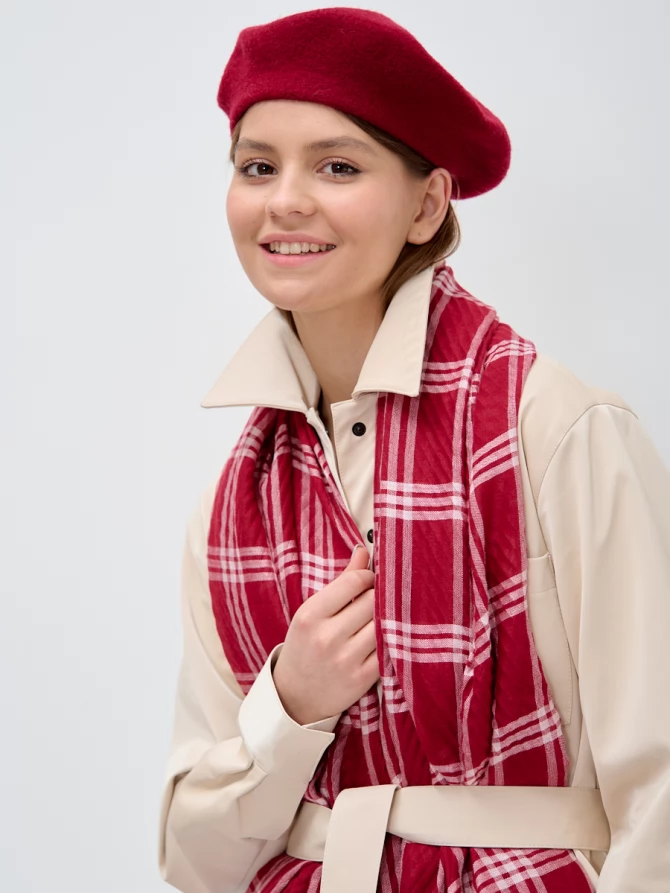 Палантин в красную клетку с текстурной выработкой