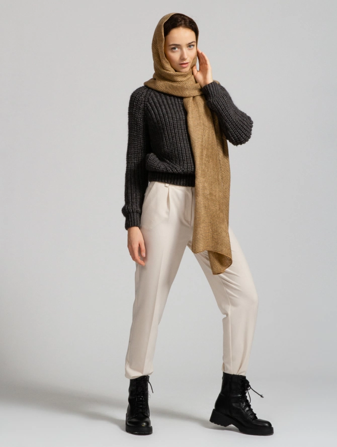 Палантин трикотажный в оттенке Капучино с узором