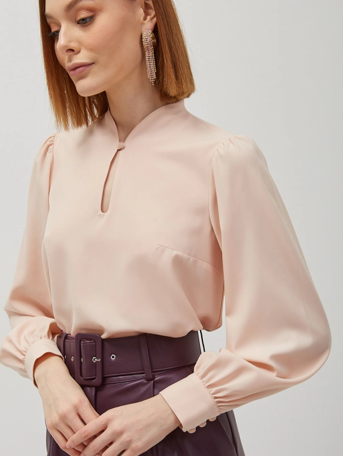 Блузка однотонная с вырезом капля