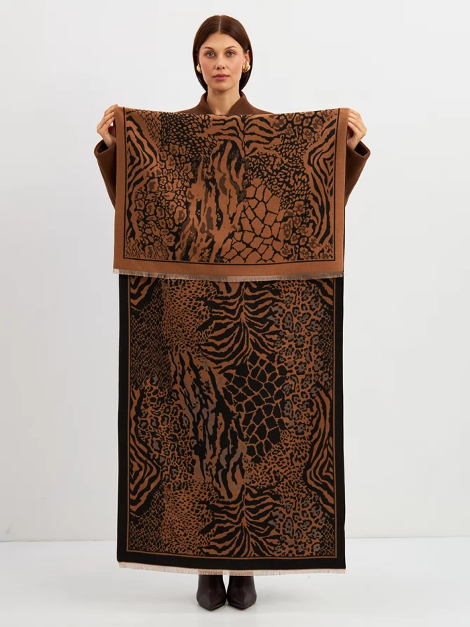 Палантин женский с анималистичным принтом