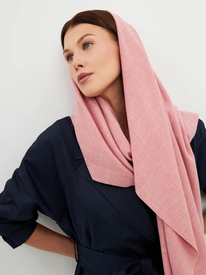 Палантин женский однотонный нежно-розовый