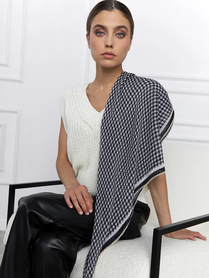 Платок женский в черно-белую клетку, жатый