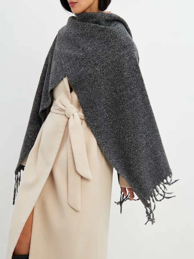 Палантин женский двусторонний однотонный с бахромой