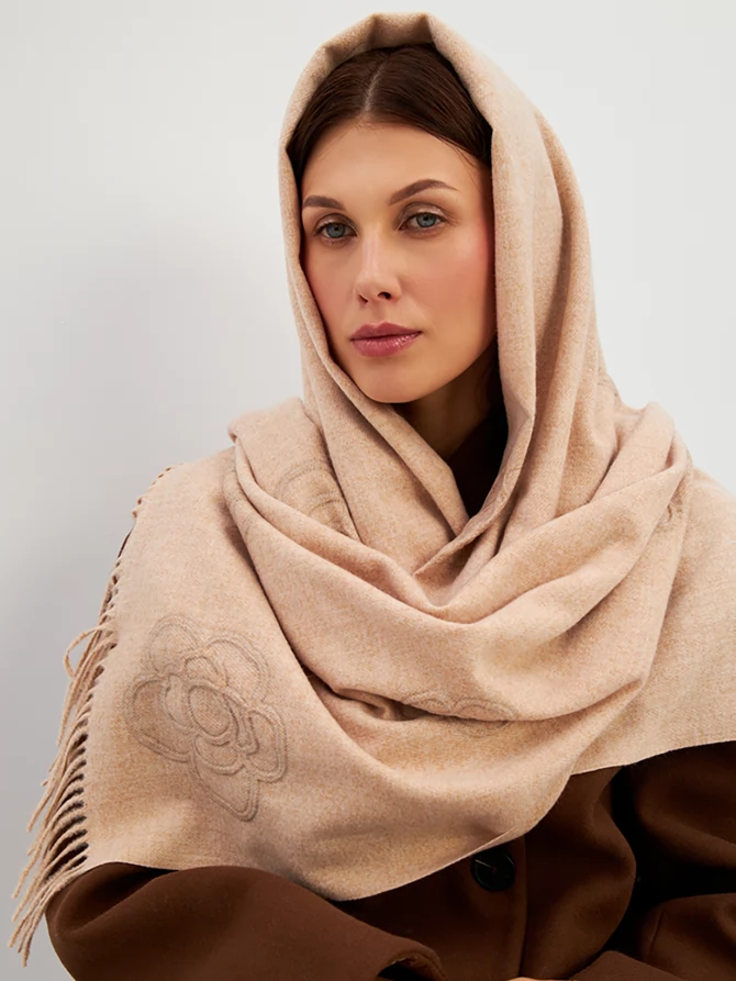 Палантин двусторонний с принтом и бахромой