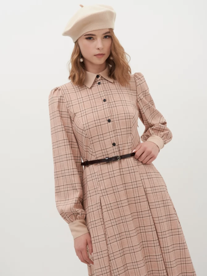 Платье с контрастным воротником и поясом