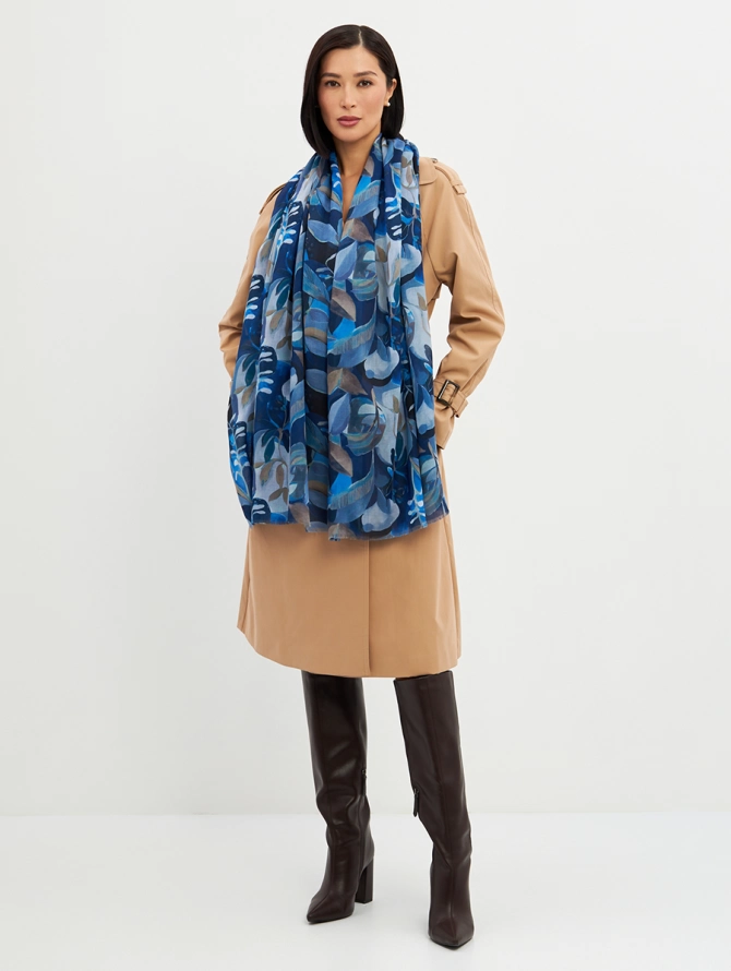 Палантин женский с синим принтом листьев