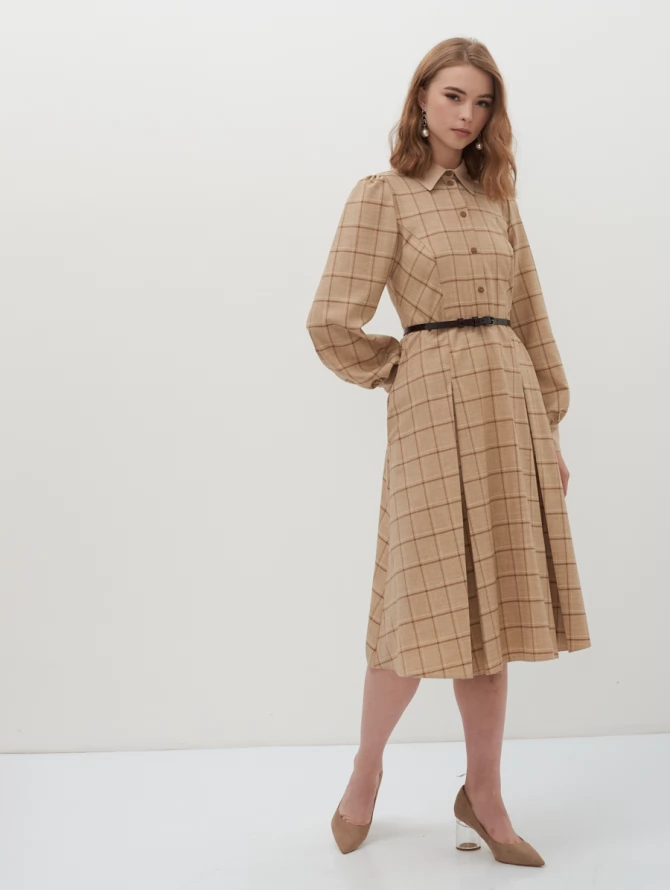 Платье с контрастным воротником и поясом