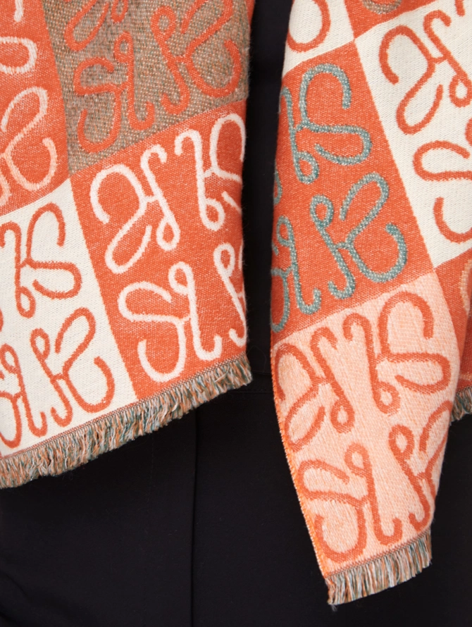 Палантин женский двусторонний с геометрическим узором