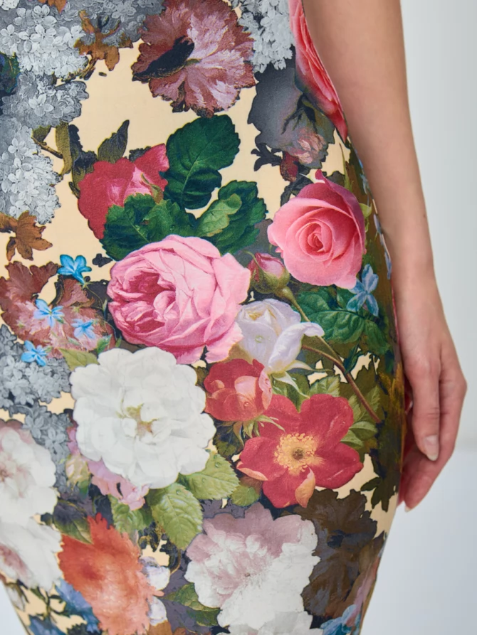 Платье с вырезом каре