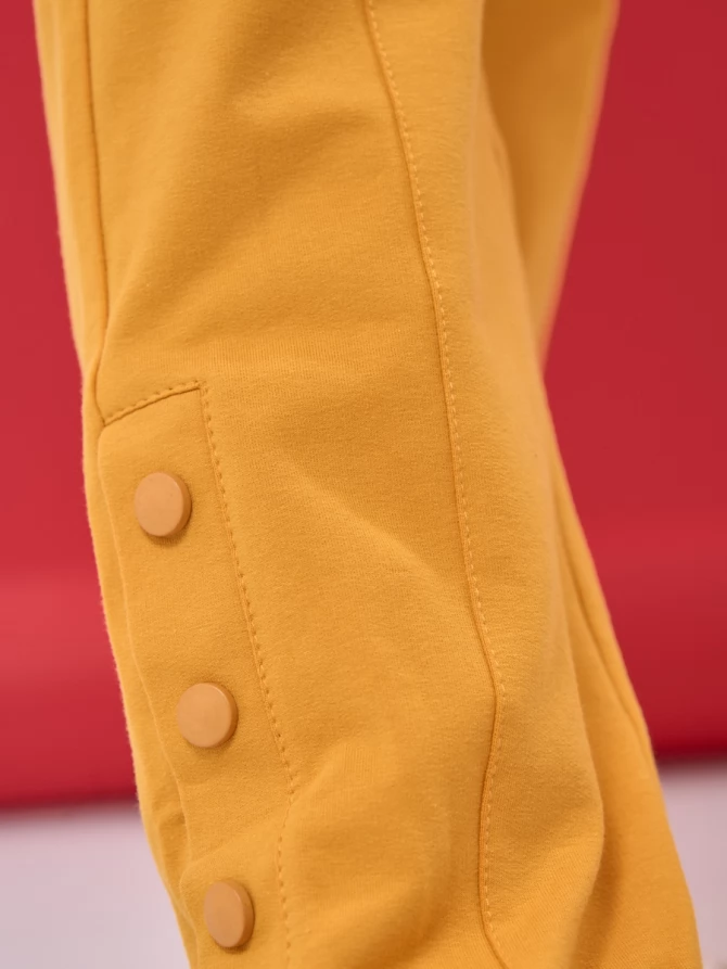 Брюки-джоггеры с функциональными кнопками