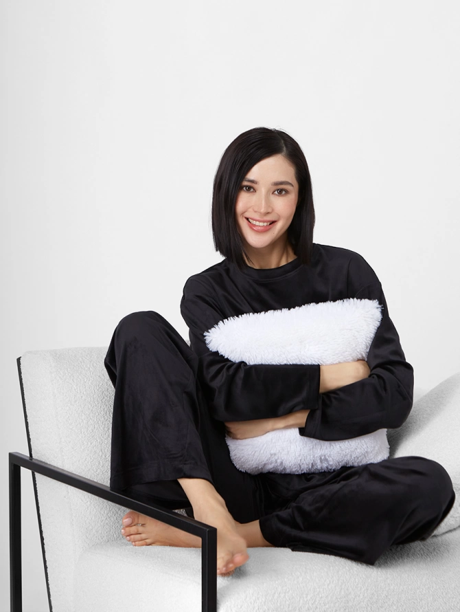 Костюм из велюра черный